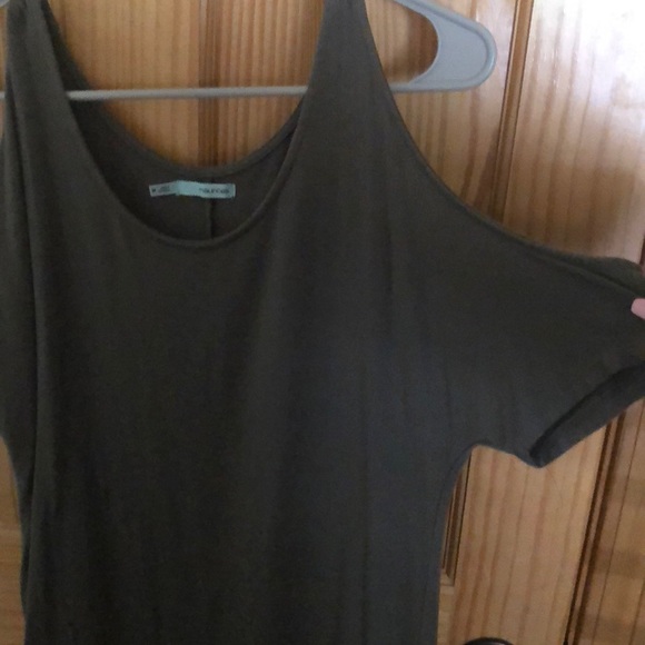 Off the Shoulder Dress - Picture 2 of 3